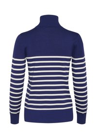 Pull bleu marine avec des rayures horizontales blanches, col montant, manches longues et texture côtelée aux poignets et à l'ourlet inférieur.