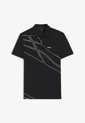 Camisa polo negra hecha de una tela suave que presenta patrones abstractos en blanco. Tiene cuello y una tapeta de tres botones, con el logo "BOSS".