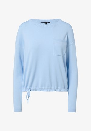 Jasnoniebieski sweter w stylu pulowera wykonany z miękkiego materiału, z okrągłym dekoltem, długimi rękawami, przednią kieszenią oraz ściągaczem w dolnej części.