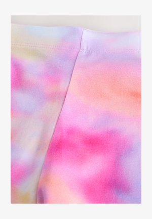 Batiktuch in Pastellfarben mit rosa-, lila- und pfirsichfarbenen Wirbeln. Die Textur ist glatt mit einem weichen Strickmuster.