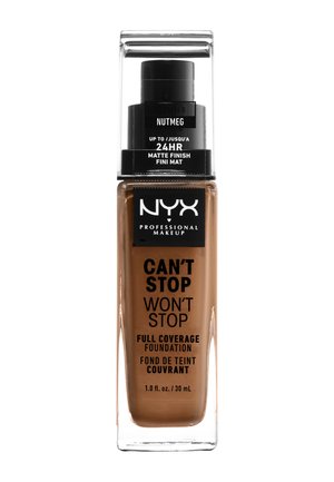 Fond de teint NYX Can't Stop Won't Stop en Noix de Muscade. Flacon en verre avec une pompe noire mate, étiquette transparente et base arrondie. Capacité de 30 mL.