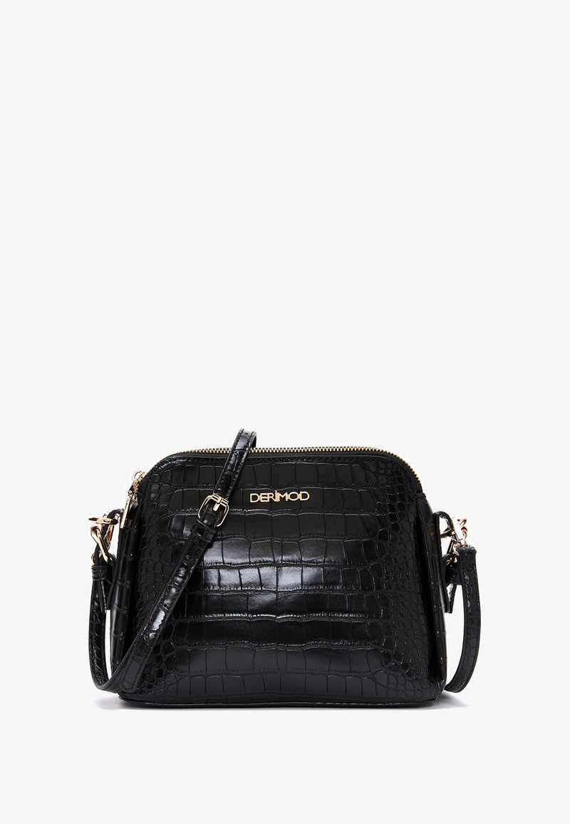 Borsa a tracolla nera con motivo coccodrillo, dotata di zip dorata e logo. Presenta una tracolla rimovibile e una superficie liscia. Forma compatta e rettangolare.