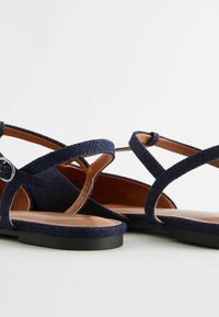 Next FOREVER COMFORT - Baletkurpes ar atvērtu aizmuguri - denim