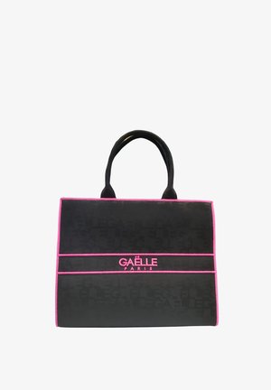 Borsa tote nera con dettagli e manici rosa. Presenta il logo in rilievo "GAËLLE PARIS" e cuciture a contrasto. Texture liscia.