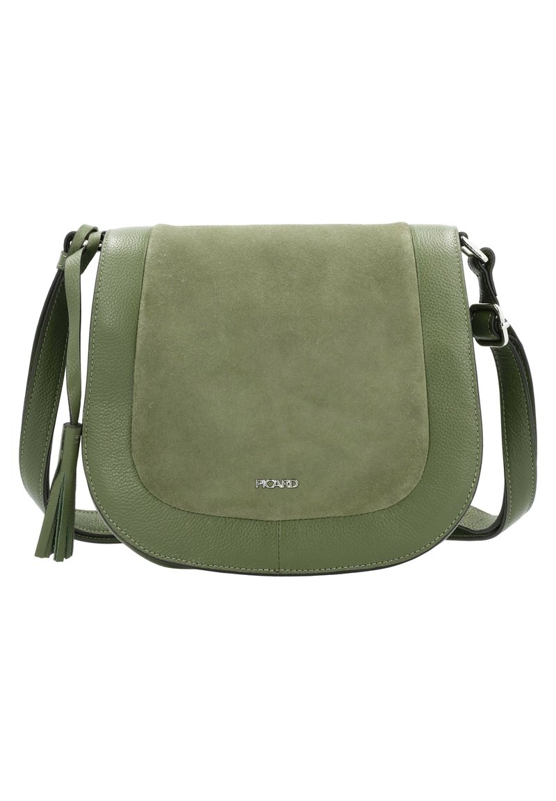 Grüne Leder-Crossbody-Tasche mit einem Wildlederklappen, runder Form, verstellbarem Riemen und metallischem Logodetail auf der Vorderseite. Strukturierte Oberfläche.