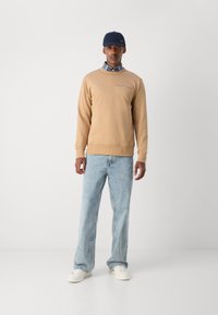 GANT Mikina - caramel beige