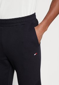 Tommy Hilfiger Verryttelyhousut - dark blue