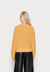 Marc O'Polo DENIM Stickad tröja - ochre