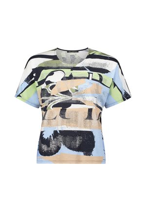 T-shirt z krótkim rękawem z abstrakcyjnym wzorem w kolorach niebieskim, zielonym, czarnym i beżowym, z różnorodnymi fakturami i wzorami graficznymi.