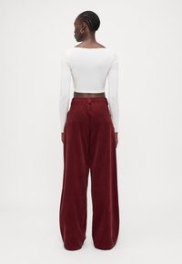 ONLY Tall ONLSVEA NESSA CORD WIDE  - Broek - cabernet