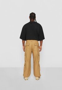 Brandit Cargobyxor - beige