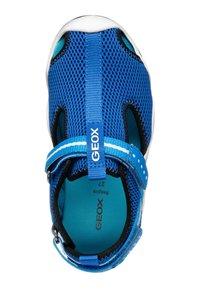 Blå mesh barnsandaler med kardborreband och vita detaljer. Har en ventilerande design med en vadderad insida och logotypdetalj.