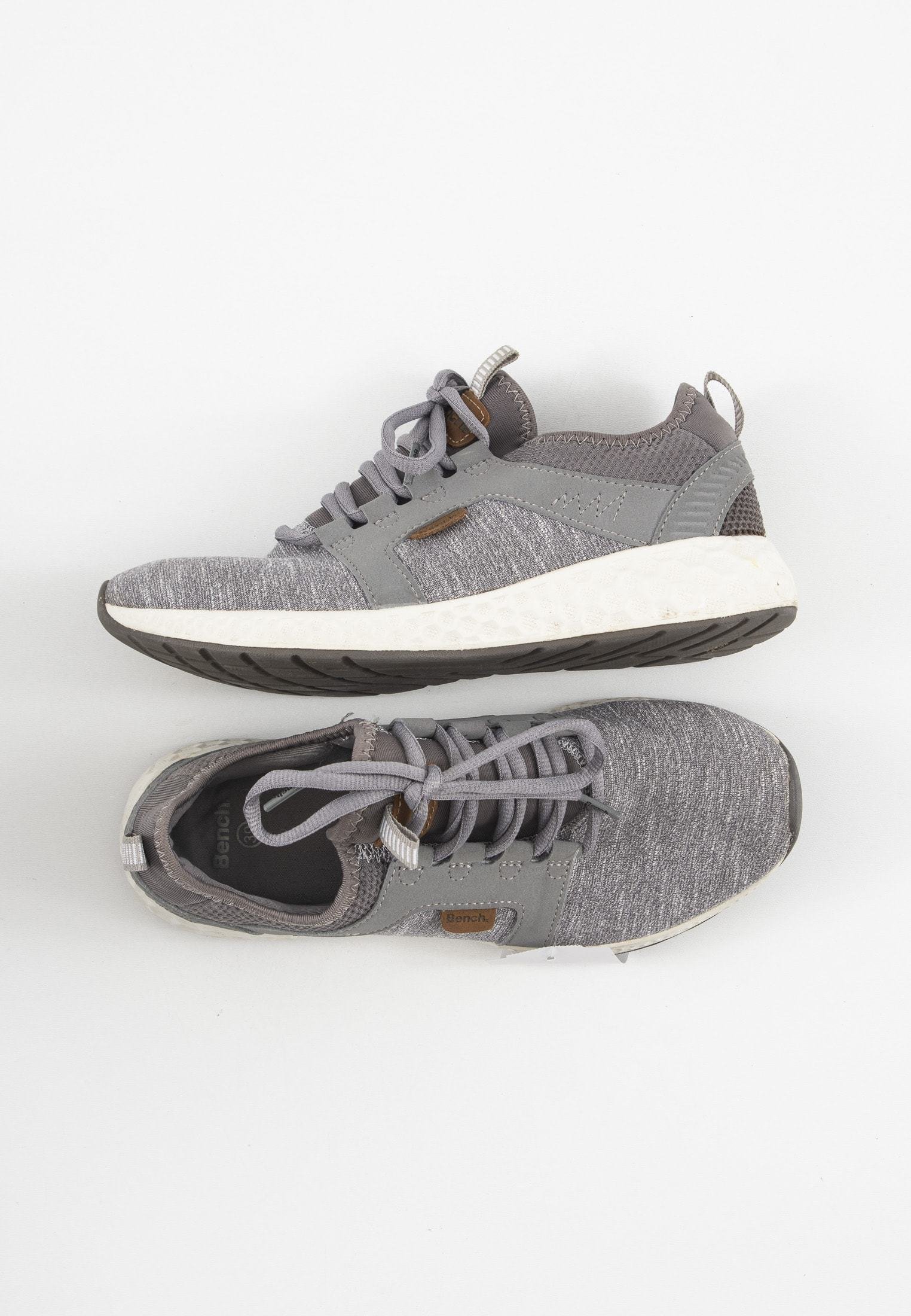 bench sneaker grau
