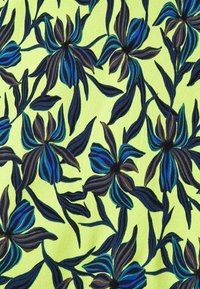Pattern floreale blu e marrone con foglie allungate e fiori su uno sfondo giallo-verde brillante e texture.
