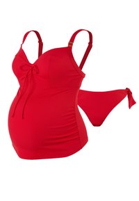 Maillot de bain de maternité rouge avec bretelles ajustables, corsage ajusté, détail en nœud, et un bas de bikini rouge assorti avec des côtés à nouer. Texture lisse.
