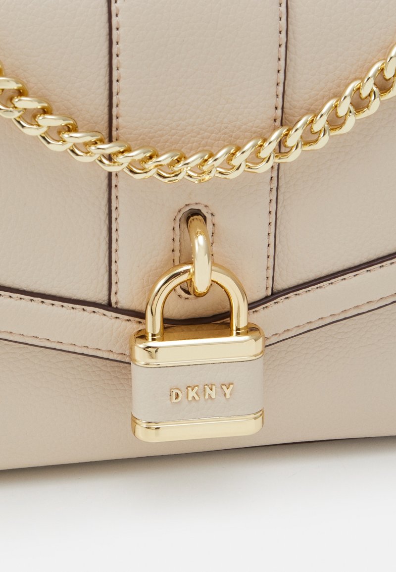 Sac à Main DKNY En Cuir Beige - Taille Large, Bandoulière, Neuf Avec étiquettes, Prix Réduit