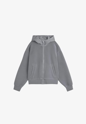 Szara bluza z kapturem zapinana na zamek, z długimi rękawami, dwoma przednimi kieszeniami, ściągaczami przy mankietach i u dołu oraz przymocowanym kapturem.