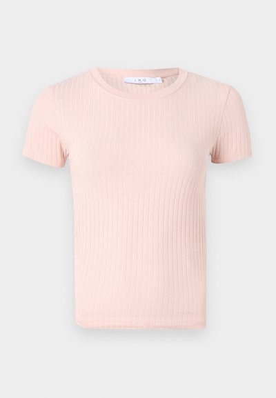 Světle růžové ribbované tričko s krátkým rukávem a kulatým výstřihem, s jemnou texturou a přiléhavým střihem.