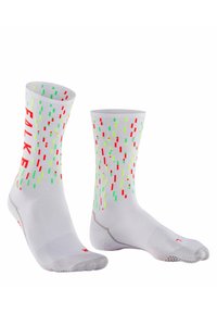 Chaussettes de sport blanches avec une surface texturée, présentant un motif pixelisé coloré en rouge, vert et jaune. Nom de la marque "FALKE" imprimé en rouge.