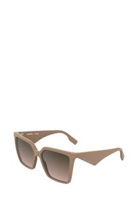 Beżowe, oversize okulary przeciwsłoneczne z geometryczną oprawką i soczewkami gradientowymi, charakteryzujące się gładkim matowym wykończeniem oraz subtelnie wytłoczonym logo marki.