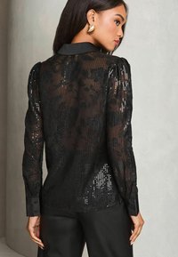 Lipsy REGULAR FIT - SEQUIN  - Košilová halenka  - black