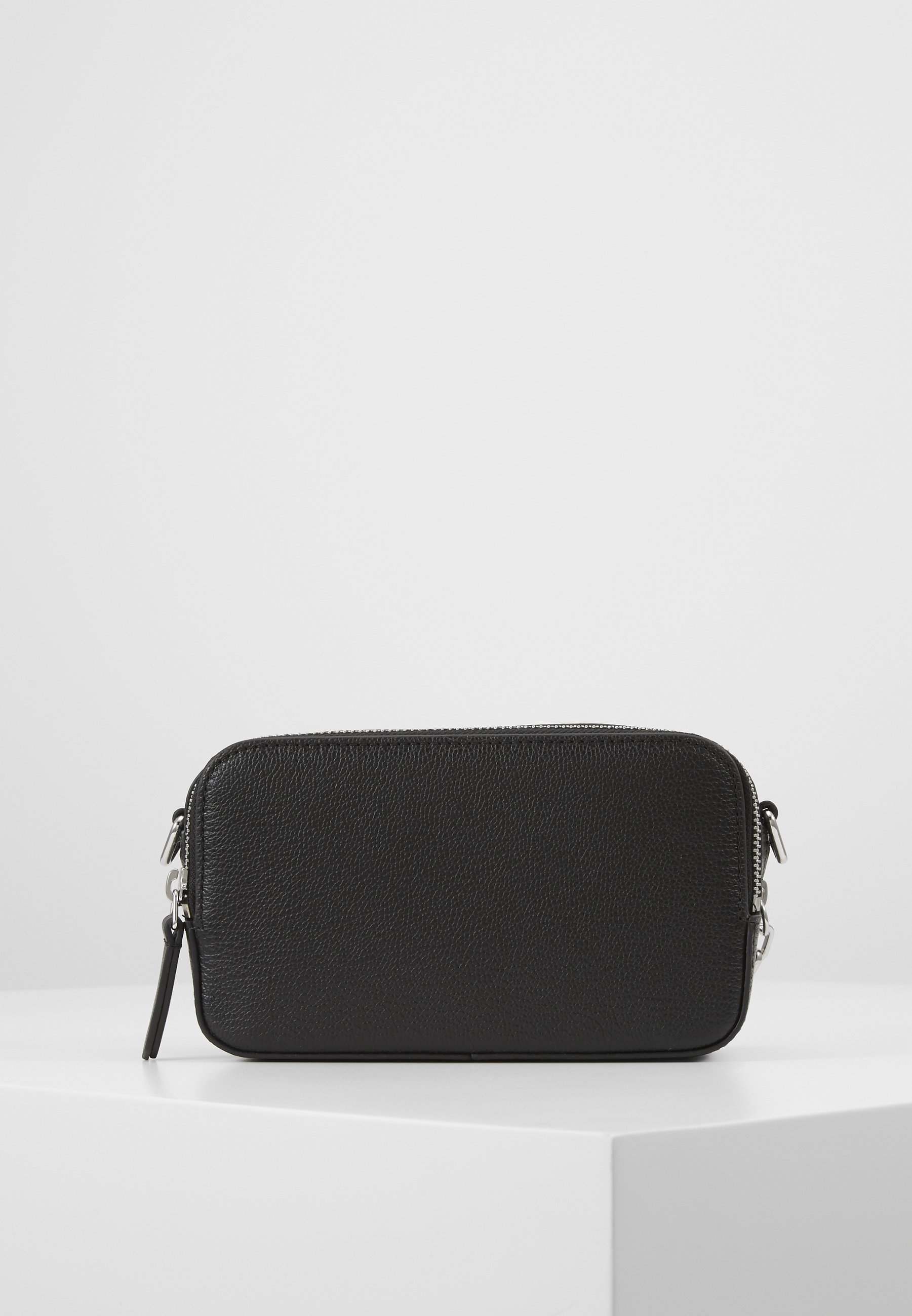 KARL LAGERFELD KVEKTOR CAMERA BAG Skulderveske black KARL LAGERFELD KVEKTOR CAMERA BAG Skulderveske black