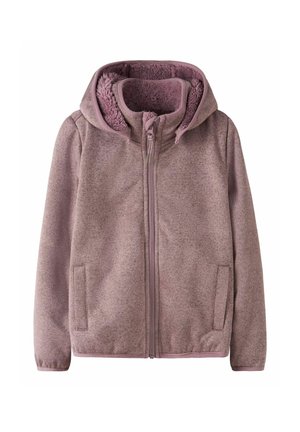 Veste à capuche zippée violette avec une doublure douce et duveteuse et deux poches avant, présentée sur fond blanc.