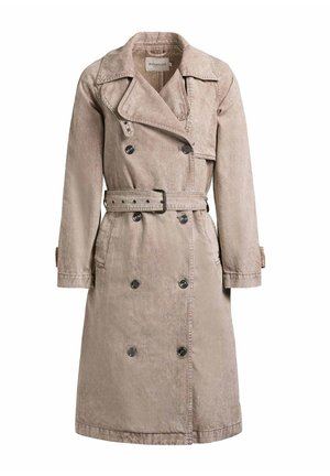 Trenci bej deschis cu două rânduri de nasturi, revere late, talie cu curea, manșete cu nasturi și buzunare laterale, prezentat pe un fundal alb.