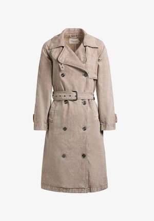 Trenci bej deschis cu două rânduri de nasturi, revere late, talie cu curea, manșete cu nasturi și buzunare laterale, prezentat pe un fundal alb.