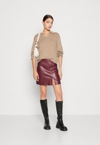 Noisy May NMCLARA PENNY - Mini krilo - windsor wine