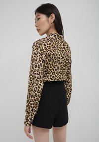 Calliope POUR ANIMAUX - Camicia - une variante