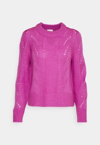 Rosa stickad tröja med hög krage, med detaljer i öppen väv och ribbade ärmslut och nederkant. Lätt textur och boxig form.