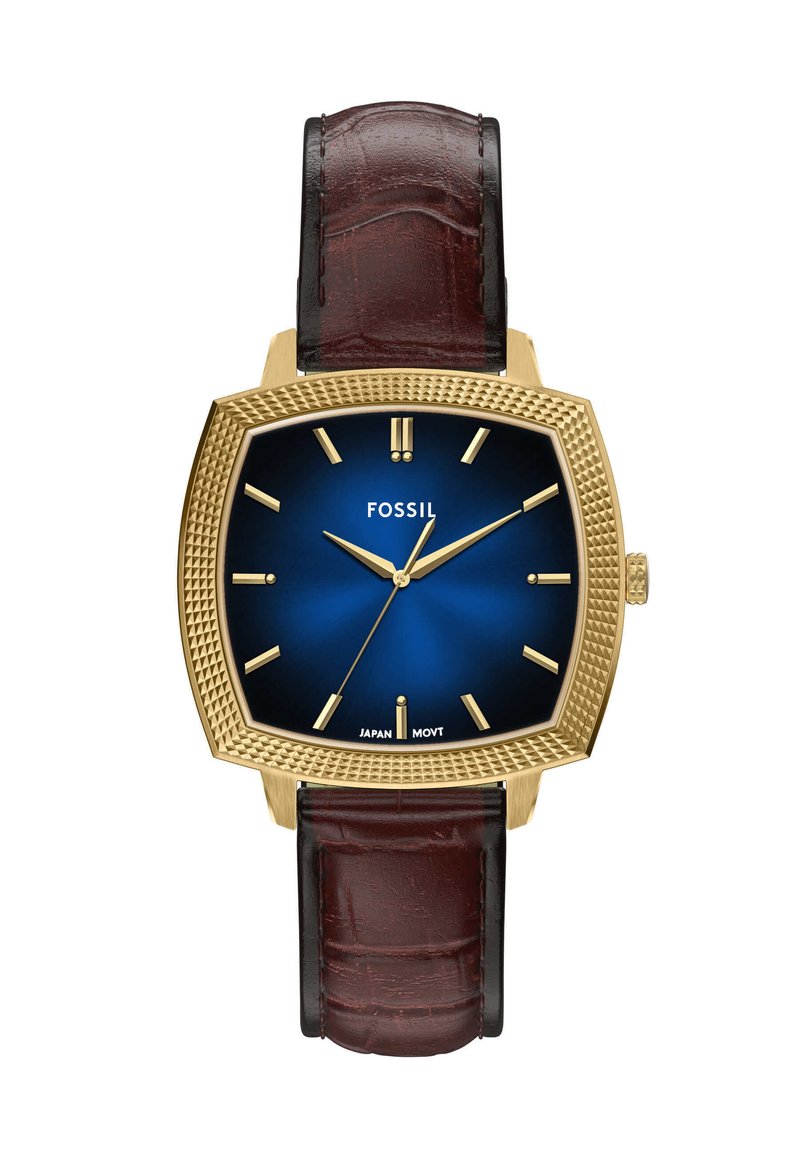 Montre carrée dorée avec une lunette texturée, un cadran dégradé bleu, des index horaires dorés et un bracelet en cuir brun foncé.