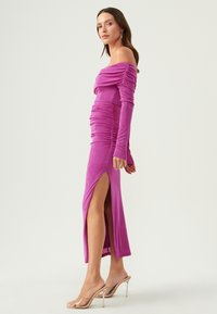 BWLDR PIEDRA MIDI - Shift-haljina - hot pink