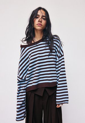 Stradivarius, WIDE SLEEVE CROPPED KNIT JUMPER - Pullover - dark brown