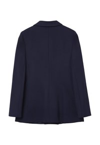 Blazer blu navy con silhouette strutturata, colletto a revers, maniche lunghe e design pulito e minimale senza hardware visibile.