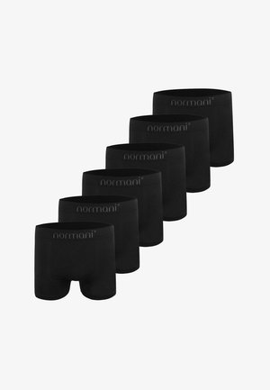 Sechs schwarze Herren-Boxershorts mit "normani"-Logo am Bund, diagonal auf weißem Hintergrund angeordnet.