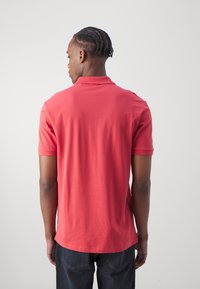 HUGO DONOS - Polo - medium red