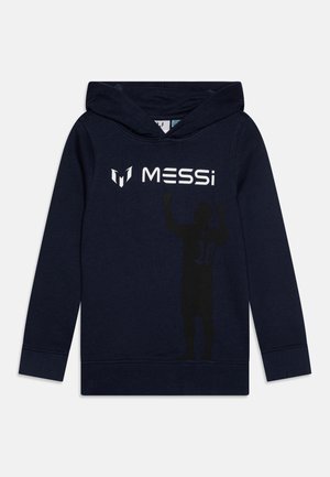 Marineblauwe hoodie met een kangoeroezak, trekkoord capuchon en grote witte tekst "MESSi" met de silhouet van een speler in actie.
