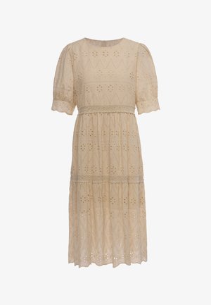 Lyse beige midi-kjole med pufærmer, rund halsudskæring, hulbroderi, blondekant ved taljen og nederdelens bund samt en samlet lagdelt nederdel.