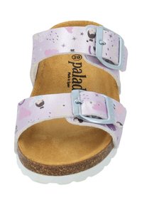 Lila konstläder sandal med två justerbara spännen, korkfotbädd, vit gummisula och tryckta tecknad designs.