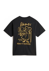 Černé bavlněné tričko s zlatou grafikou kuchaře držícího pizzu. Text zahrnuje "Vans," "Off the Wall" a "Baked in California."