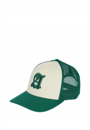 Grøn og hvid trucker kasket med mesh bagpå og broderet mørkegrøn bogstav "A" på frontpanelet.