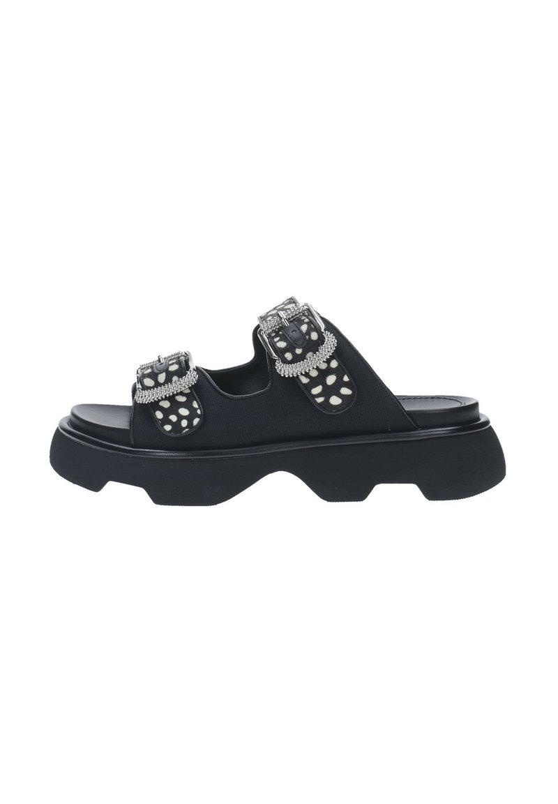 Sandali platform neri con doppi fibbie decorative con accenti argentati, tomaia testurizzata e suola spessa e sagomata.