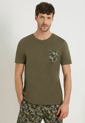 CAMOUFLAGE  - T-shirt con stampa - army green camo