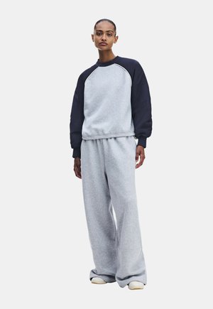 On, OVERSIZED CREWNECK - Sudadera - inkwell   alloy heather