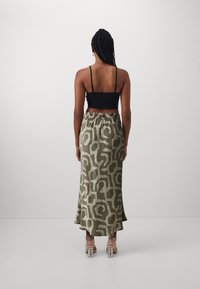 Vero Moda VMIRIS CALF SKIRT - Jupe trapèze - birch/green