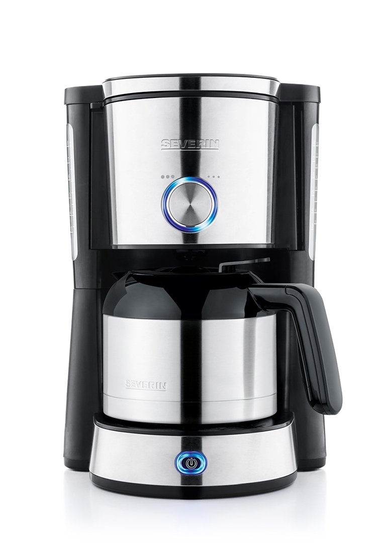 Kaffeemaschine in Schwarz und Edelstahl mit einer Glaskanne, kreisförmigem Bedienknopf, blauen LED-Akzenten und sichtbaren Wasserstandsanzeigen.