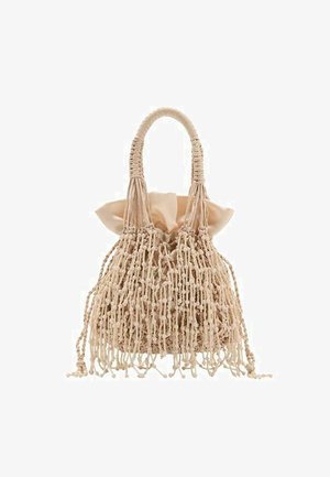 Sac à main tissé beige avec un design texturé, doté d'un intérieur en satin froncé et de détails frangés, terminé par deux poignées tressées.