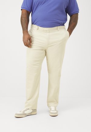 STRETCH CLASSIC FIT CHINO TROUSER - Chino - basic sand